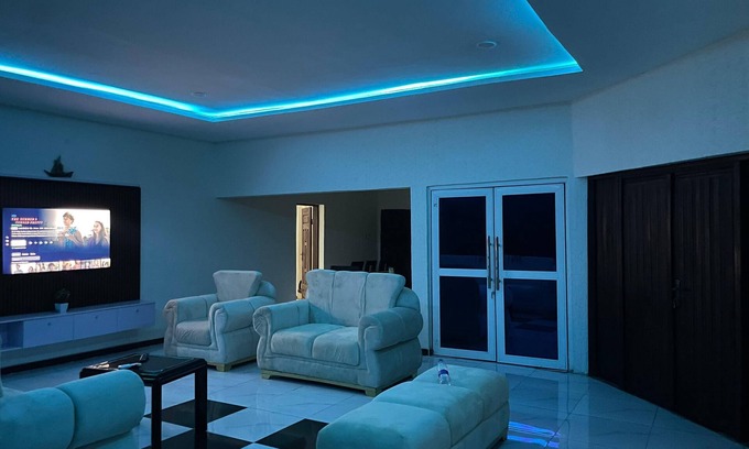 Abeokuta Casa | Remodeled 2 Bd with WiFi In Quiet Adigbe Abeokuta Estate. 5 mins to Downtown.