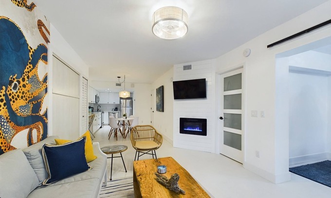 Cape Caneveral Beach Gardens Condominio | Remodeled 2 Bedroom Condo in Royal Mansions Oceanfront Complex - Cape Canaveral!