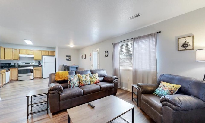 Brighton Casa | Remodeled 2 King Beds close to DIA and Barr Lake