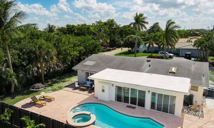 Imperial Point Casa | Remodeled | 3BR | Pool