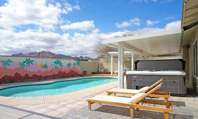 Highland Hills Casa | ❤️ Remodeled 3BR Pool House w Arcade & Foosball