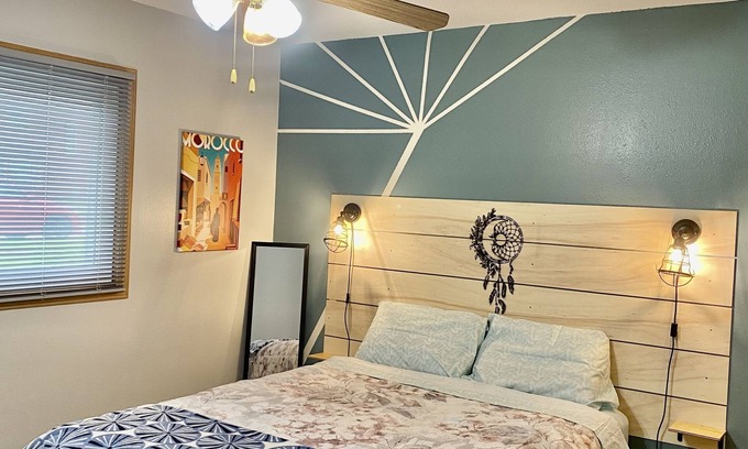 Council Bluffs Apartamento | Remodeled apartment in central location