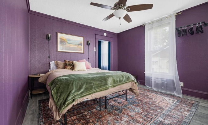 Bristol Apartamento | Remodeled Apartment Blocks from Downtown Bristol