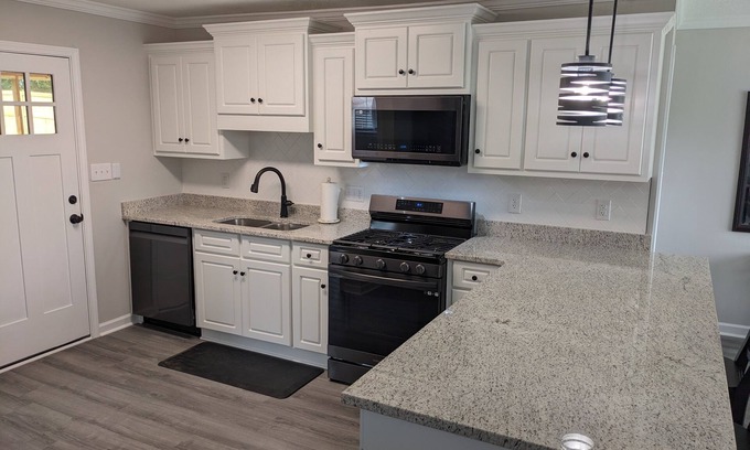 Augusta Casa | Remodeled Bungalow walking distance to Augusta National