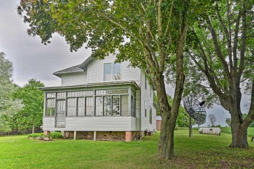 Krakow Casa | Remodeled Cecil Farmhouse, Near Shawano Lake!