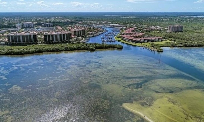 Burnt Store Marina Apartamento | Remodeled condo on a Golf and Marina community