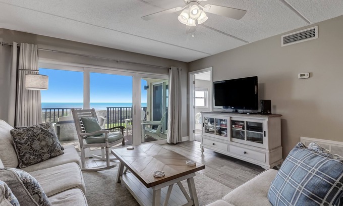 Fernandina Beach Condominio | Remodeled Condo with Easy Access to the Beach by RedAwning
