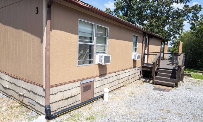 Benton Apartamento | Remodeled Cottage 3 at the King Creek Lodge and Marina