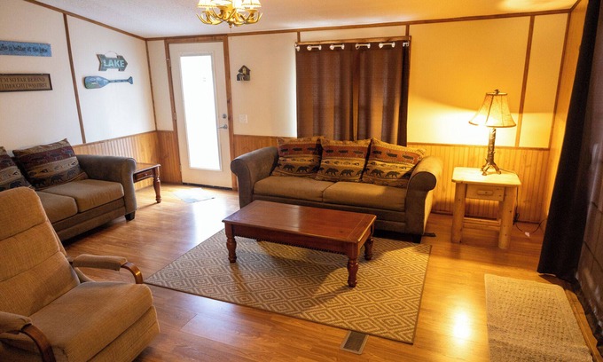 Benton Apartamento | Remodeled Cottage 4 at the King Creek Lodge and Marina