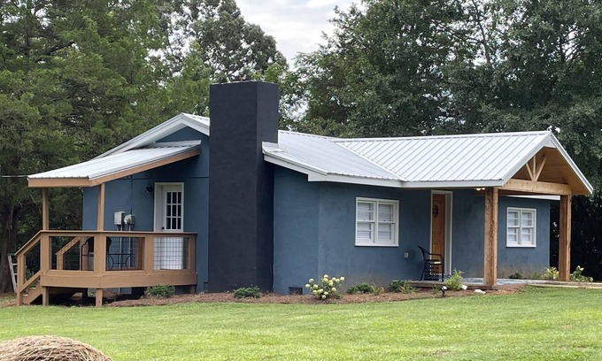 Inman Cabaña | Remodeled Cottage with farm setting views and wildlife