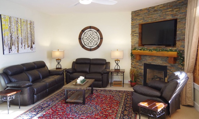 Bear Hollow Village Casa | Recientemente remodelado 3 BR + den, 2. 5 BA, gimnasio, jacuzzi, piscina, Firepit