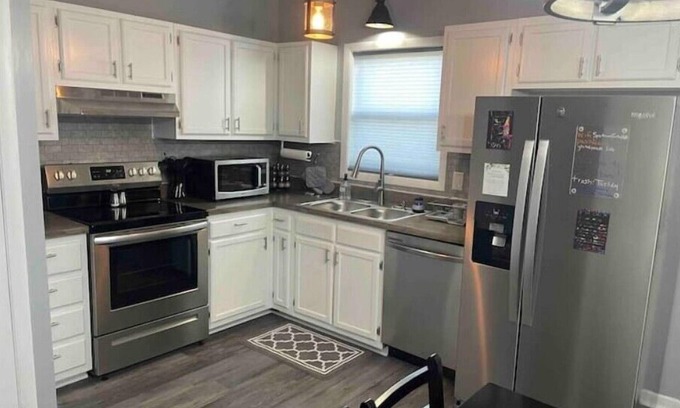 Holden Farms Casa | Remodeled duplex near coliseum
