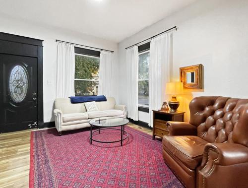Des Moines Casa | Remodeled Gem-blocks From Drake-sleeps 7!
