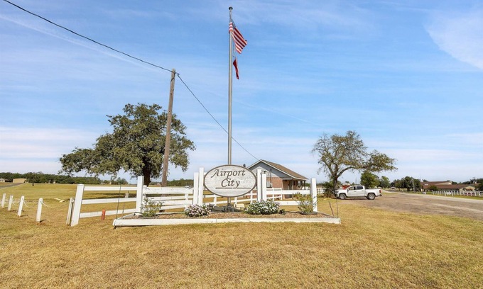 Hilltop Lakes Complejo | Remodeled Hill top lake house