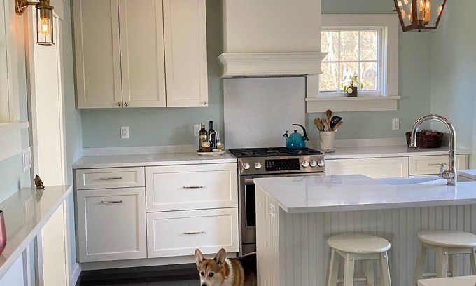 Fishs Eddy Casa | Remodeled historical farmhouse with luxury kitchen and bathrooms
