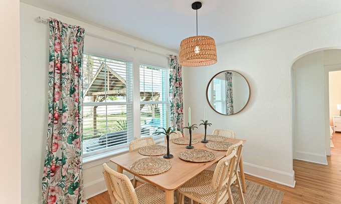River District Casa | Remodeled home in Historic neighborhood. 20 min.~ AMI/ 5 min ~downtown Bradenton