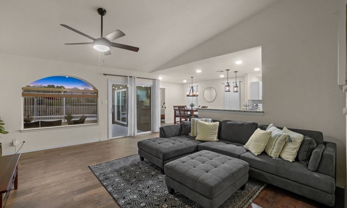 Las Cruces Casa | Remodeled home w/ pool and centrally located!