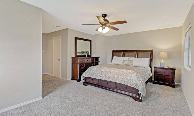 Saginaw Casa | Remodeled house 3BR/2BA Sleeps 10, self-check in
