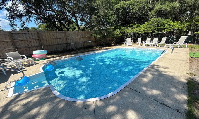 Lake Lorraine Casa | Remodeled House with new Pool! Walk to beach on the Bay! Minutes to Beaches!
