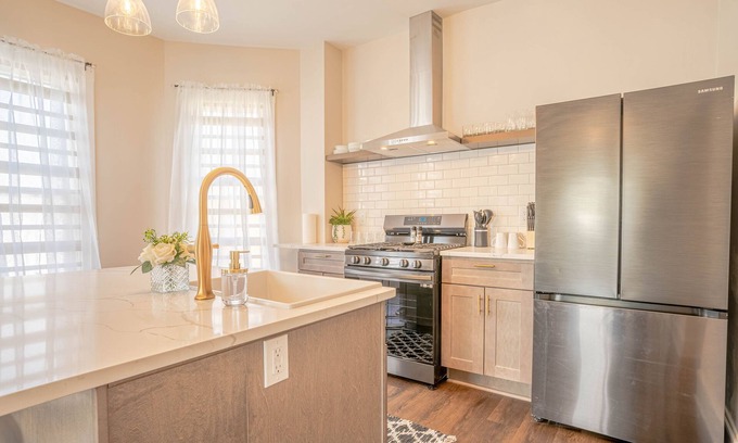 Valparaiso Casa | Remodeled Modern 3BR Condo just steps from downtown Valparaiso