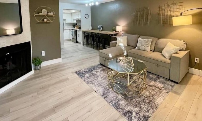 Security Acres Apartamento | Remodeled Old Town Condo, Heated Pool, Hot Tub!