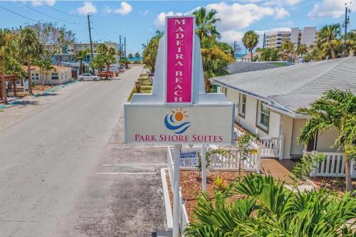 Madeira Beach Apartamento | Remodeled Pet Friendly Condo, 1 Block to Beach Access, Walkable to Restaurants! Fall Promo for Mondays & Thursdays!