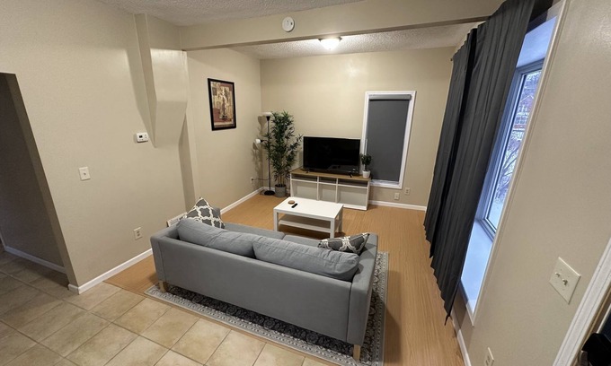 West Seventh Casa | Remodeled Private & Cozy Single-Family Home Located In St. Paul