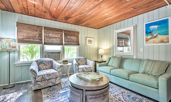 Siesta Key Village Cabaña | Remodeled Siesta Key Escape – Walk to the Beach!