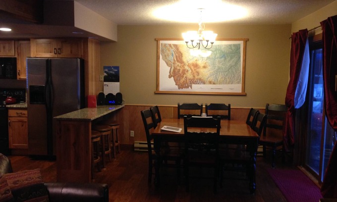 Whitefish Casa | Remodelado, Ski-in / Ski-Out, Condominio para familias