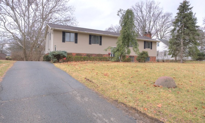 Amberley Village Casa | Remodeled Spacious home Minutes from Downtown!