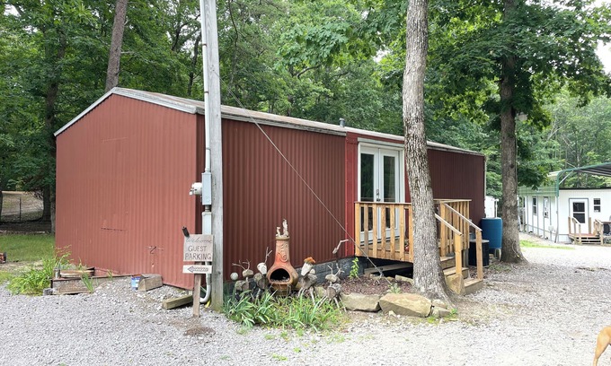 McMinnville Apartamento | Remodeled Studio house on a farm