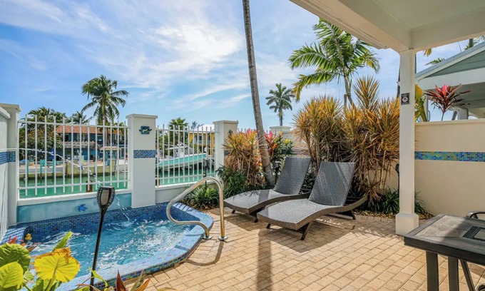 Marathon Casa | ★Remodeled tropical delight townhome★private plunge pool close to fun activities