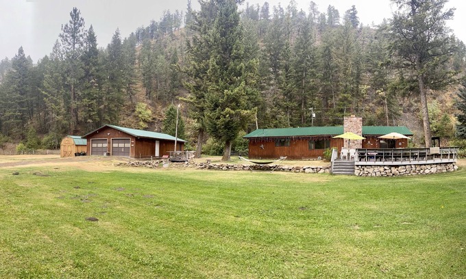 Helena Cabina | Remote Cabin in the Mountains - Great for Families, Hunters, Hikers, and Friends