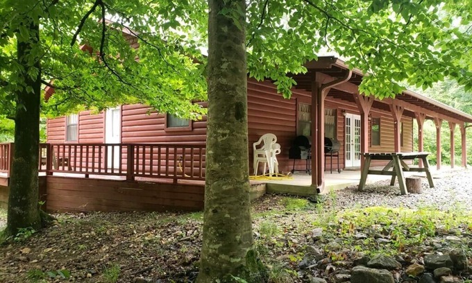 Board Camp Cabina | Remote Cabin on Sugar Creek Near Wolf Pen Gap-Ouachita National Forest