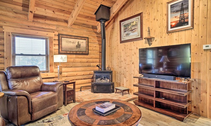 Glendo Cabina | Remote Cabin w/ Gas Stove < 7 Mi to Town!
