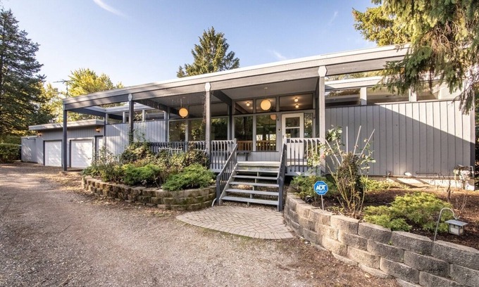 Lake Villa Casa | Remote Get-away on five acres of private property