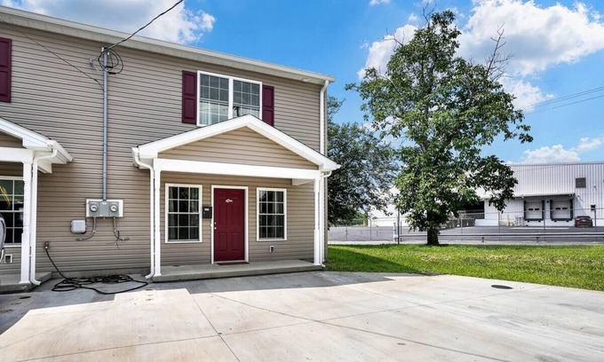 Lebanon Casa | Remote Workers, Traveling Professionals & more Welcome! New build in Lebanon, PA