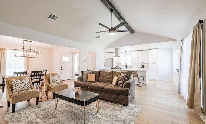 Garden Oaks Casa | Rena Heights, Spacious, Pet Friendly