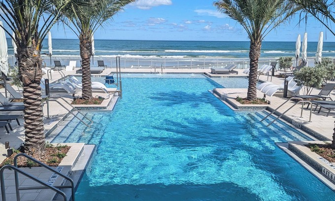 Rosemont Hotel | Renaissance Daytona Beach Oceanfront Hotel