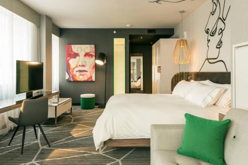 Downtown Montreal Hotel | Renaissance Montreal Downtown Hotel