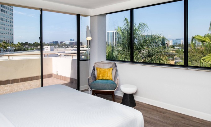 Airport Area Hotel | Renaissance Newport Beach Hotel