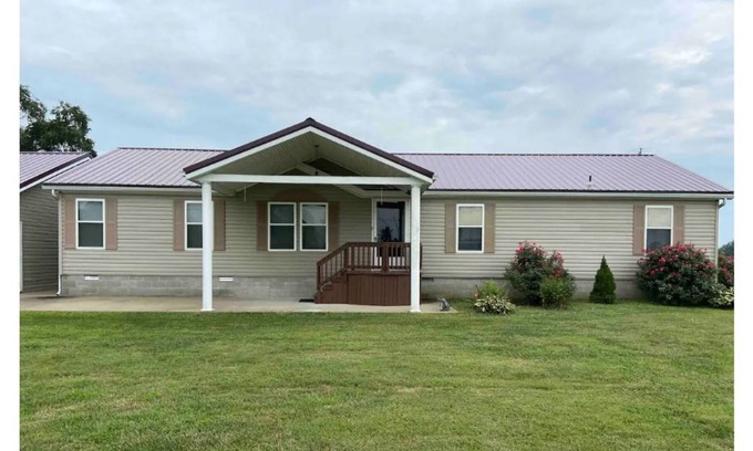Benton Casa | Rend Lake Lodge, short and long term rental, utilities included. 