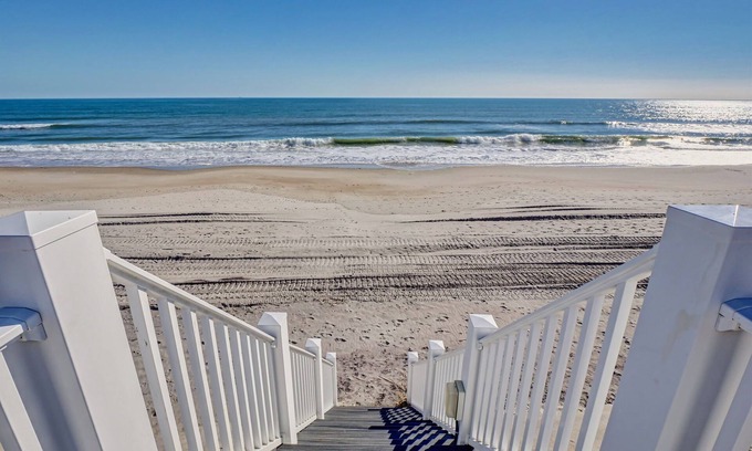 Sneads Ferry Casa | Renew! Oceanfront Home | Pool | Hot Tub | Elevator