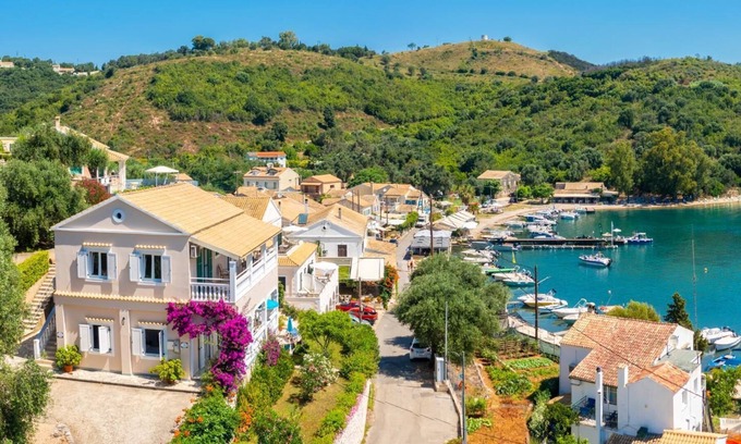 Agios Stefanos Apartamento | Renoula - Dos Habitaciones Piso, Capacidad 5