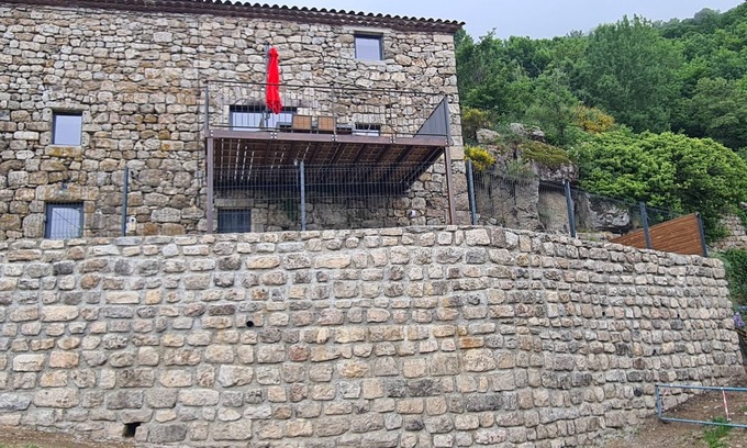 Labastide-sur-Besorgues Casa | Renovated country house right next to hiking trails.
