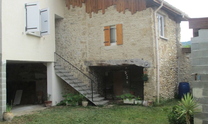 Saint-Laurent-en-Royans Casa | Renovated country house in Royans Vercors