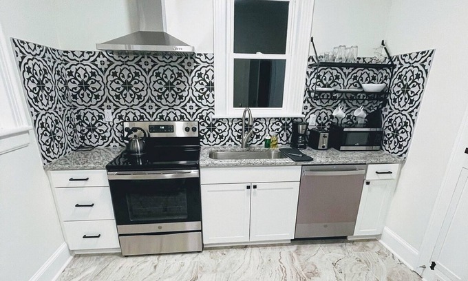Forest Hills Apartamento | Renovated 1 Bedroom in Forest Hills - B