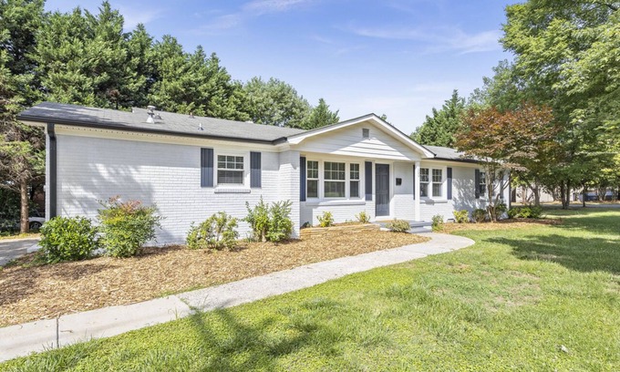 Charlotte Casa | Renovated! 12 minutes from South End CLT!