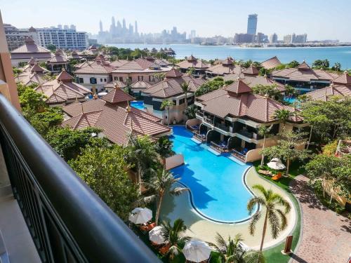 Palm Jumeirah Apartamento | Renovated 1BR Haven in 5 Star Resort