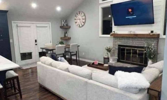 St. Matthews Casa | Renovated 2-BD house with WiFi, AC in Louisville